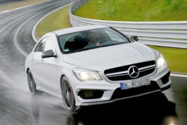 Mercedes a devansat Audi